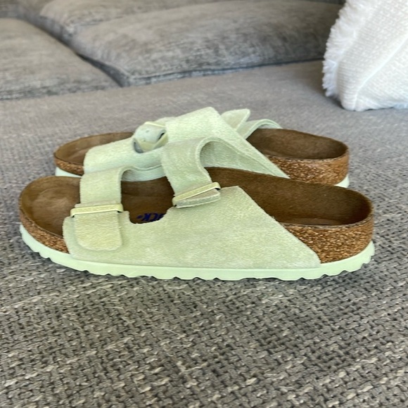 NWT! BIRKENSTOCK Suede Soft Footbed Sandals! - Picture 9 of 16
